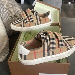 Kids Burberry monogram strap sneaker